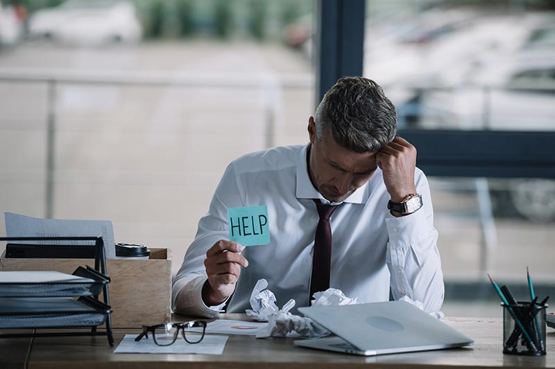 Businessman holding sticky a note